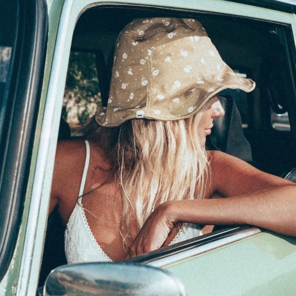 Billabong Accessories - 🔥🔥BILLABONG - SALTY BLONDE SO WIRED BUCKET HAT🔥🔥
